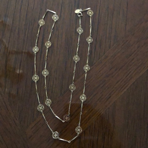 Vintage Avon Flower Necklace Excellent Condition🌟 - Picture 3 of 5